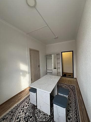 малосемейку: 1 комната, Агентство недвижимости, Без подселения, С мебелью частично — 3