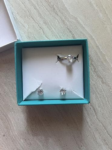 Серьги: 250 сом, новое — 2