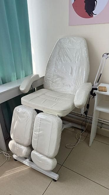 чёрное мыло: Педикюрно-косметологическое кресло, белое, с раздельными подножками — 2