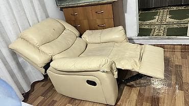 sofa bed: Кресло-реклайнер с выдвижной подножкой - Механический реклайнер — 1