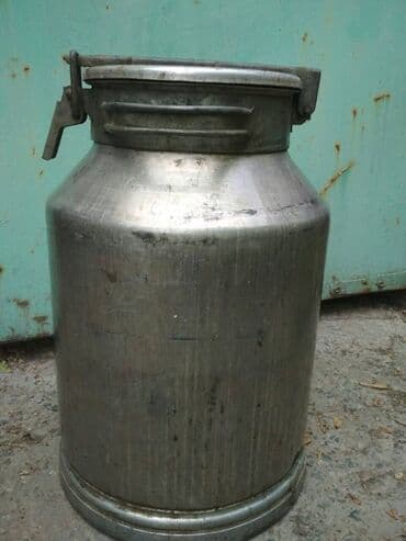 Газон: Продаю 2 фляги. Состояние хорошее.
1 фляга — 1