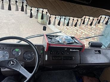 мес 210: Легкий грузовик, Mercedes-Benz — 2