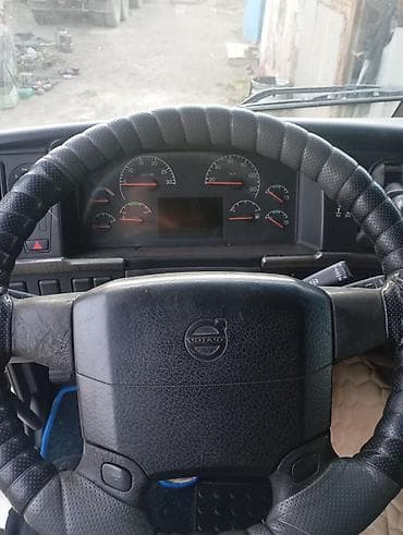 rb 25: Тягач, Volvo, 2004 г., Тентованный — 10
