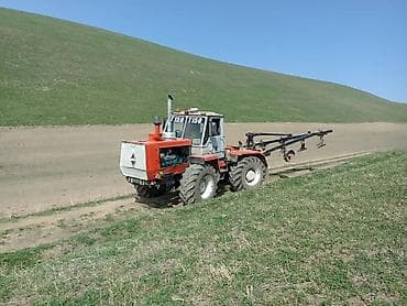 Унаа: Трактор Т-150 с навесным оборудованием - Колёсный трактор Т-150 — 2
