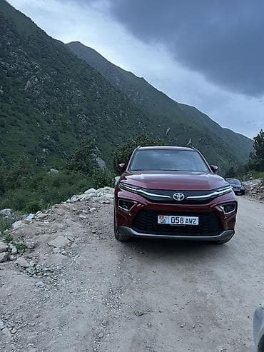 Продажа авто: Toyota Urban Cruiser: 2023 г., 1.5 л, Вариатор, Бензин, Кроссовер — 2