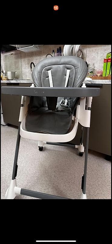 Стульчик для кормления, несколько положений спинки и по высоте можно