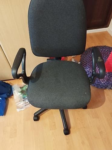 стулья отдам: Офисное кресло, С колесиками, цвет - Серый — 4