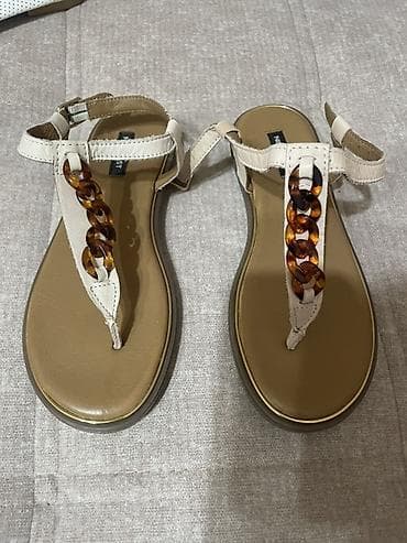 nine west: Женские сандалии-вьетнамки с декоративной цепочкой. Бренд Nina West — 1