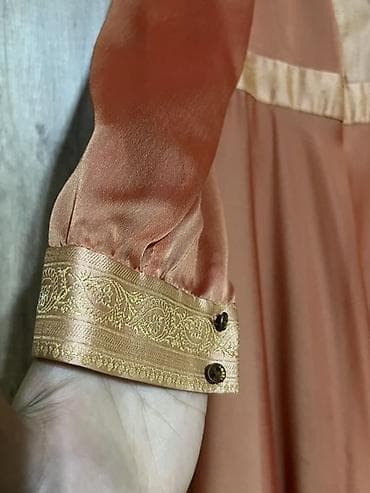 casio edifice: Шита под заказ за 15 тыс сом одевала 1 раз 
Размер 48 — 2