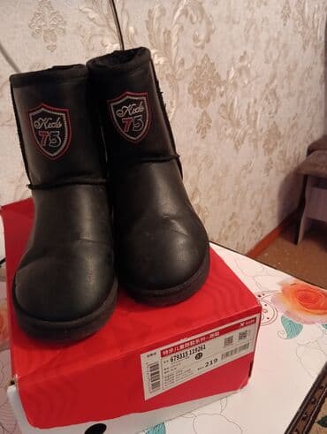 детская обувь карабалта: Продаются детские уги б.у.В хорошем состоянии,размер 33. Адрес Чуй — 4