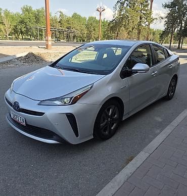 Toyota Prius: 2019 г.