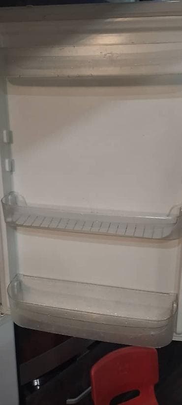 серый холодильник: Холодильник Indesit, Б/у, Двухкамерный — 4