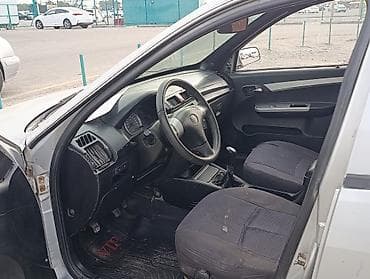 Унаа: Toyota Corolla: 2010 г., 1.8 л, Кол менен иштөөчү, Бензин, Седан — 8