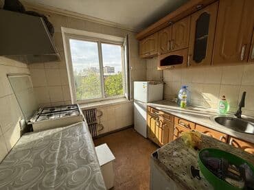 квартира на мецяс: 1 комната, С мебелью частично — 10