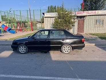 Volkswagen Vento: 1993 г., 1.8 л, Седан — 8