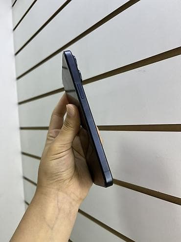 apple studio: IPhone 15 Pro Max, 256 ГБ, цвет синий/Blue (на фото). Характеристики — 5