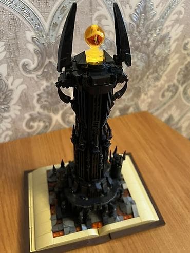 Лего Башня Барад‑Дур Детализированная черная башня на подставке в