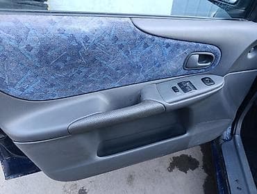 мазда красный: Mazda Familia: 1999 г., 1.6 л, Ручные, Бензин, Седан — 10