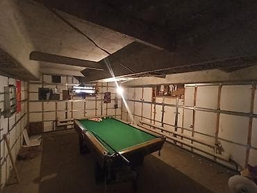 Бильярдный стол с комплектом аксессуаров. - Тип: пул (американка)