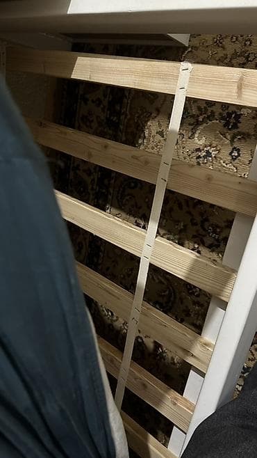 банкетка со спинкой: Односпальная кровать-диван из массива дерева,(сосна)окрашенная в белый — 3