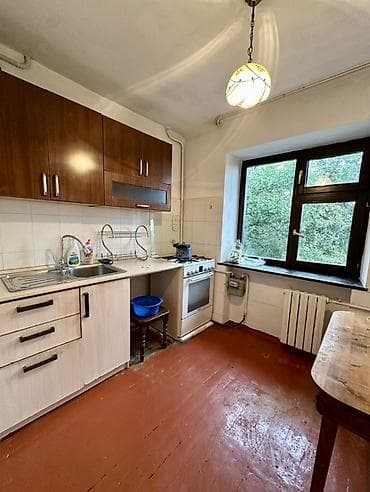 метраж: 3 комнаты, 56 м², 104 серия, 3 этаж, Старый ремонт — 4