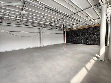 сдаю место на аламединском рынке: Сдаётся в аренду торговая площадь в ТЦ "Малика". Сдается помещение — 7