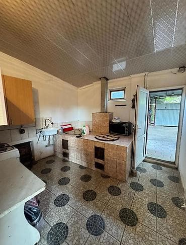 продаю гараж бишкек: Продаю 2-эт.Дом 1линия по ул.Садырбаева выше магистрале угловой можно — 10