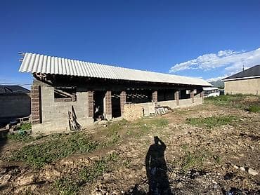 продаю дом в военноантоновке: Продаётся кирпичный дом с большим участком. - Двухэтажный дом из — 5