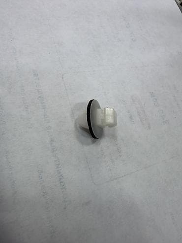 зажим пружин: Обшивка багажника — 1