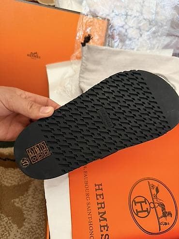 Сандалии Hermès Oran, цвет черный. Продаю черные шлепанцы Hermes — 1