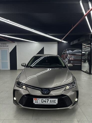 Toyota Corolla: 2019 г., 1.8 л, Вариатор, Гибрид, Седан
