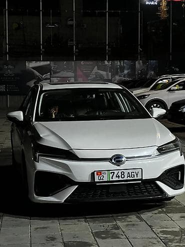 rx 5700xt: GAC Aion S Plus, белый седан с современным динамичным дизайном — 1