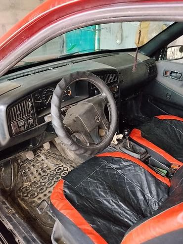 Унаа сатуу: Volkswagen Passat: 1989 г., 2 л, Кол менен иштөөчү, Бензин, Седан — 8
