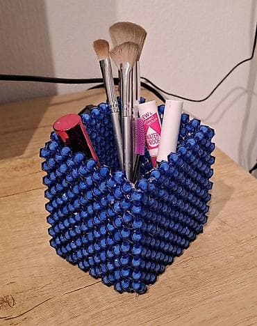 органайзер для зубной щетки и пасты: Органайзер-стакан в виде куба, сплетённый из декоративных — 1