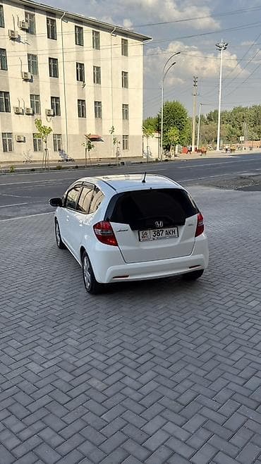 джип либерти: Honda Fit: 2011 г., 1.3 л, Автомат, Бензин, Хэтчбэк — 4