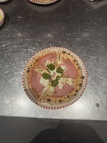 Авторское меню с морепродуктами и неаполитанской подачей - Пицца на