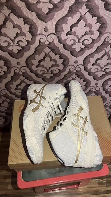 Өтүктөр: Размер обеих борцовок- 41.5 Белый- почти новый 🙌🏽 Черный- новый 🆕 🔥 — 1