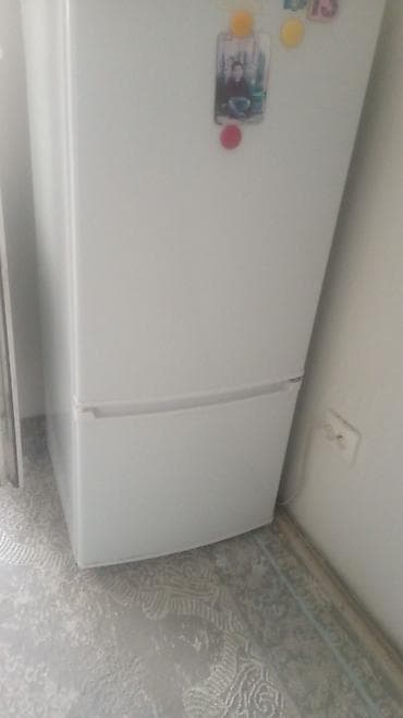 холодильник с морозильной камерой: Двухкамерный холодильник с нижней морозильной камерой. Характеристики — 3