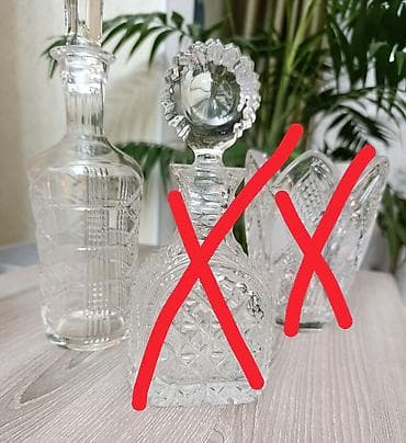 Графины хрустальные,каждый по 750 сом. оба в отличном состоянии. Один