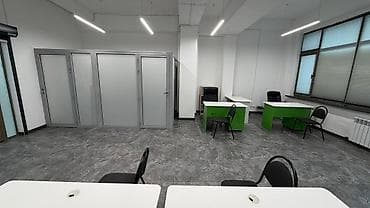 Недвижимость: Аренда офисов, 51 м², В жилом комплексе, 1 линия, С видом на горы, С оборудованием — 6