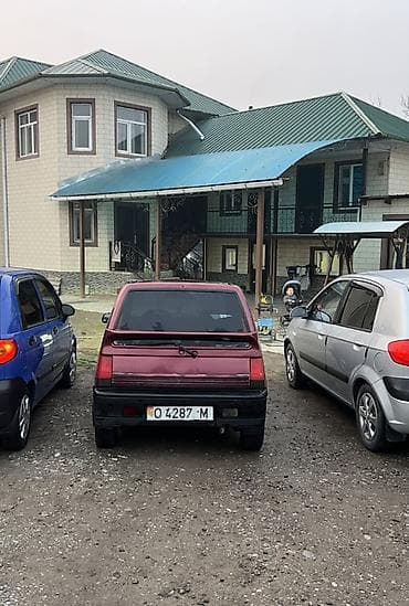 Другие автомобили: Компактный городской хэтчбек, 5 дверей, бордовый цвет. Основные — 2