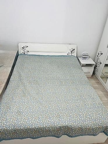 кроватка машинка: Спальный гарнитур в белом цвете с декоративными черными узорами — 4