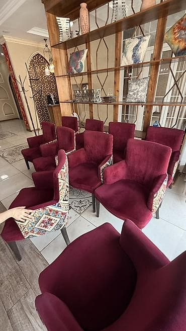 Стул-кресло в бордовом цвете всего 14шт, после химчистки. В связи с