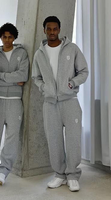 Свитера: Стиль. Комфорт. Свобода движения. Серый спортивный костюм — — 2