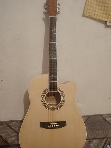 гриф акустической гитары: Характеристики и особенности: - Корпус формата дредноут с вырезом для — 1