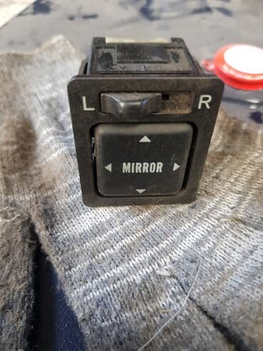 ксерокопия рядом: Toyota Land Cruiser 80, блок управления зеркалами. Тоета ленд Крузер — 1
