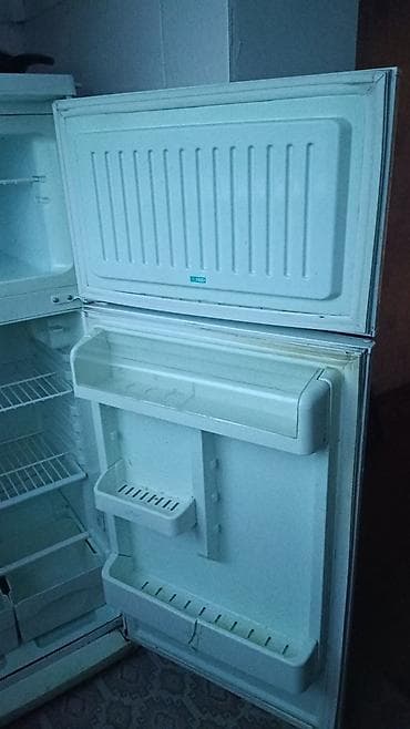 стинол: Холодильник Stinol, Двухкамерный, De frost (капельный) — 3