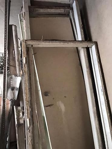 Продаётся старые двери всякие барахолки на фото