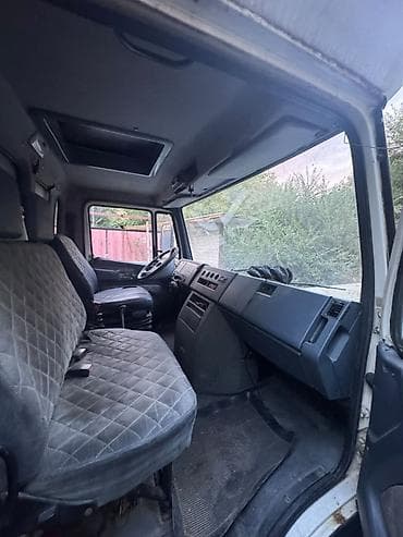 smart open: Mercedes-Benz Vario 614D, 2000 год выпуска. Дизель 4.3 л. Бортовой — 5