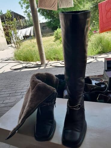 Продаю итальянские сапоги из натуральной кожи. Размер 36. Только